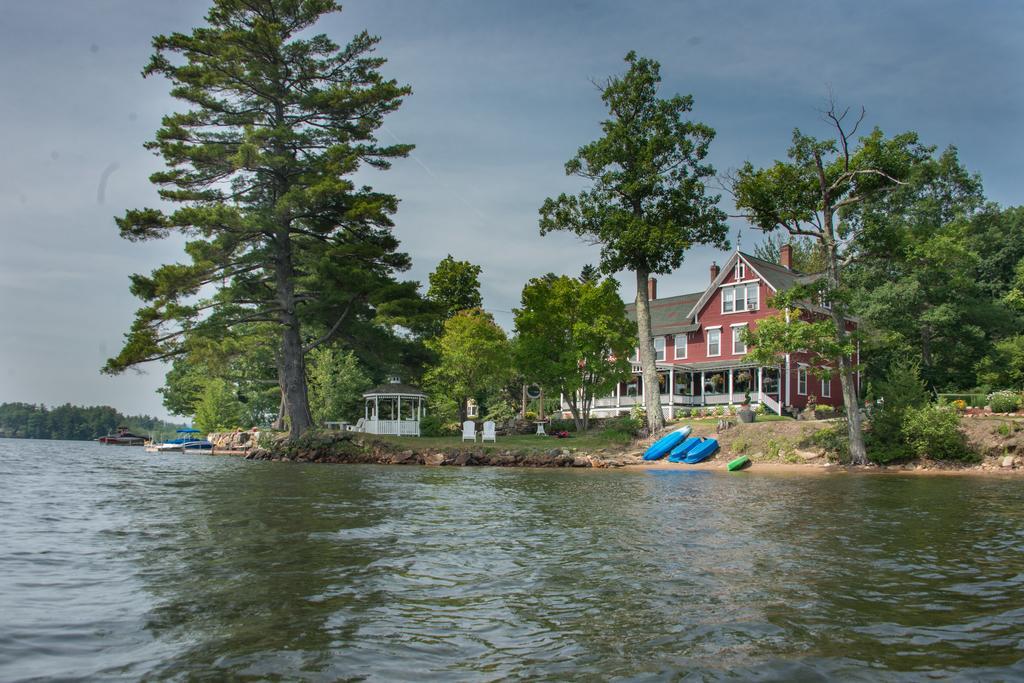 Lake House At Ferry Point Sanbornton Номер фото